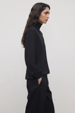 Nabari Turtleneck